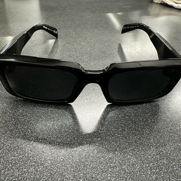 Prada PR 27ZS Sunglasses - Picture 6 of 9